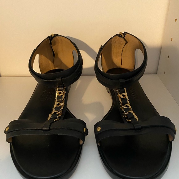 Salvatore Ferragamo Shoes - Black leather Salvatore Ferragamo sandals